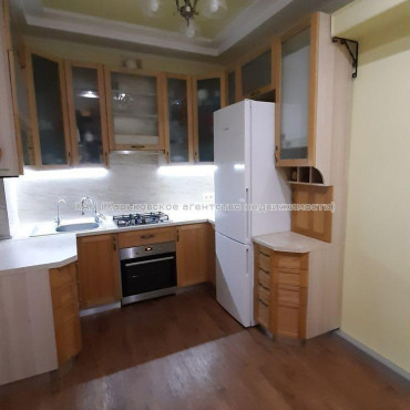 Продам квартиру, Верхнегиевская ул. , 2  ком., 82 м², авторский дизайн 