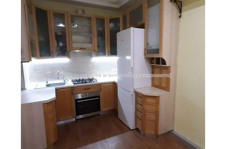 Продам квартиру, Верхнегиевская ул. , 2  ком., 82 м², авторский дизайн 