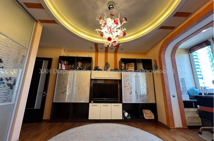 Продам квартиру, Науки просп. , 4  ком., 150 м², авторский дизайн 