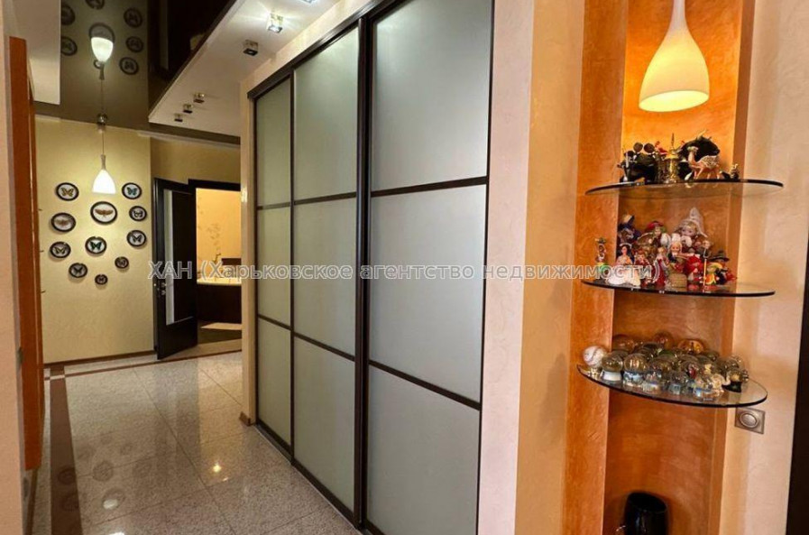 Продам квартиру, Науки просп. , 4  ком., 150 м², авторский дизайн 