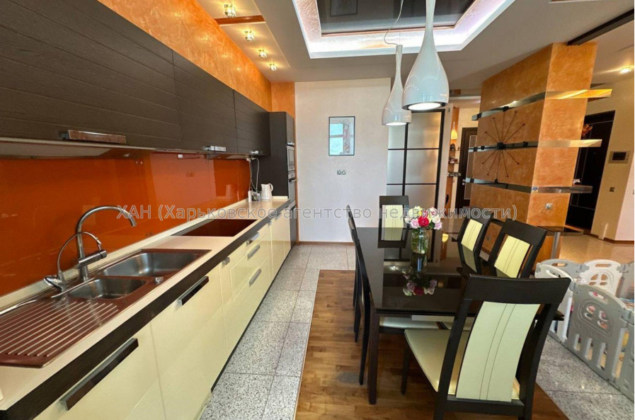 Продам квартиру, Науки просп. , 4  ком., 150 м², авторский дизайн 