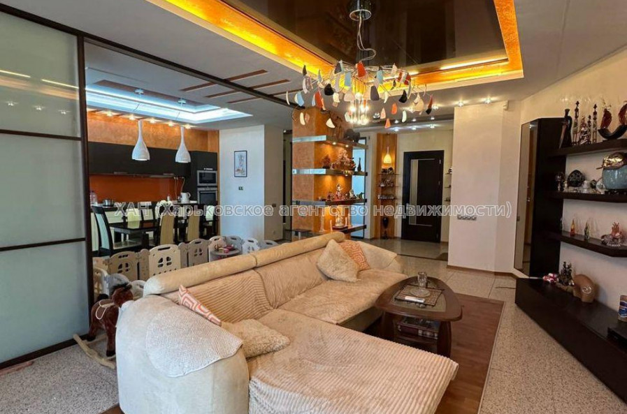 Продам квартиру, Науки просп. , 4  ком., 150 м², авторский дизайн 