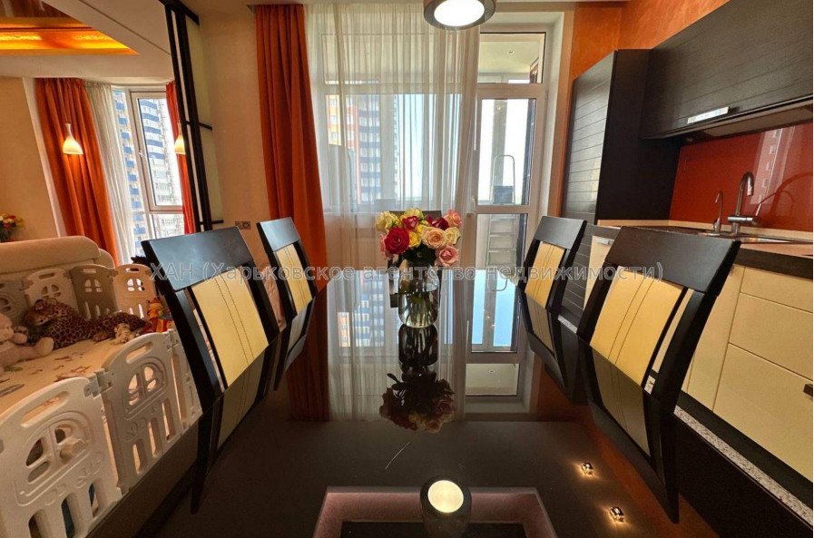 Продам квартиру, Науки просп. , 4  ком., 150 м², авторский дизайн 