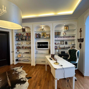 Продам квартиру, Науки просп. , 4  ком., 150 м², авторский дизайн 