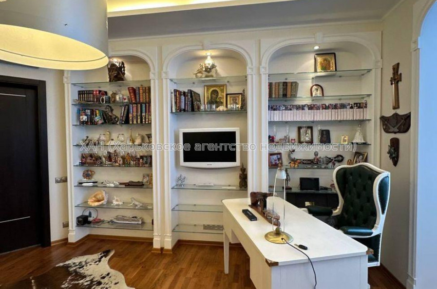 Продам квартиру, Науки просп. , 4  ком., 150 м², авторский дизайн 