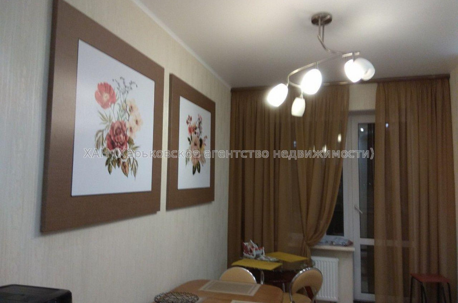 Продам квартиру, 2 кім., 72 м², евроремонт 