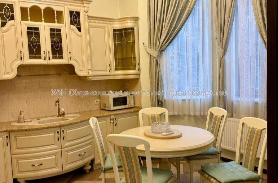 Продам дом, Барабашова академика ул. , 307 м², 10 сот., евроремонт 