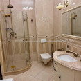 Продам дом, Барабашова академика ул. , 307 м², 10 сот., евроремонт 