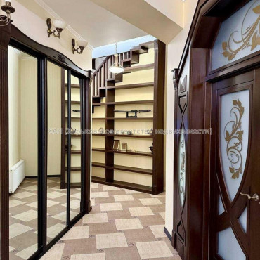 Продам дом, Барабашова академика ул. , 307 м², 10 сот., евроремонт 