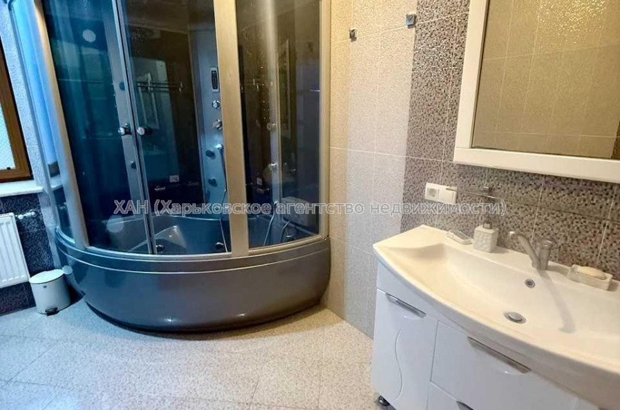 Продам дом, Барабашова академика ул. , 307 м², 10 сот., евроремонт 