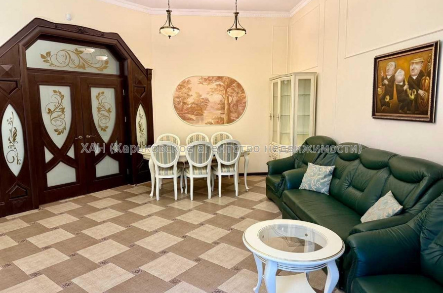 Продам дом, Барабашова академика ул. , 307 м², 10 сот., евроремонт 