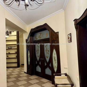 Продам дом, Барабашова академика ул. , 307 м², 10 сот., евроремонт 
