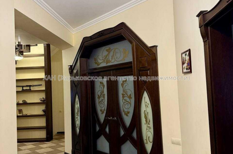 Продам дом, Барабашова академика ул. , 307 м², 10 сот., евроремонт 