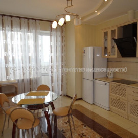 Сдам квартиру, Науки просп. , 3  ком., 74 м², капитальный ремонт