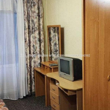 Продам квартиру, Отакара Яроша ул. , 2 кім., 57.20 м², косметический ремонт 