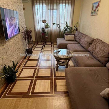 Продам квартиру, Победы просп. , 3 кім., 65 м², евроремонт 