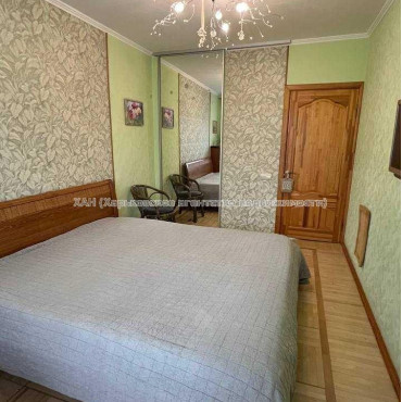 Продам квартиру, Победы просп. , 3 кім., 65 м², евроремонт 