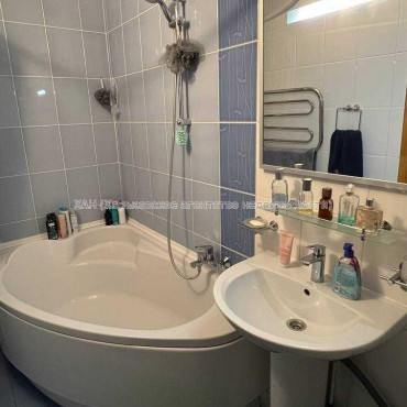 Продам квартиру, Победы просп. , 3 кім., 65 м², евроремонт 