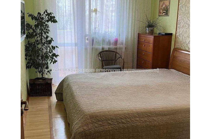 Продам квартиру, Победы просп. , 3 кім., 65 м², евроремонт 