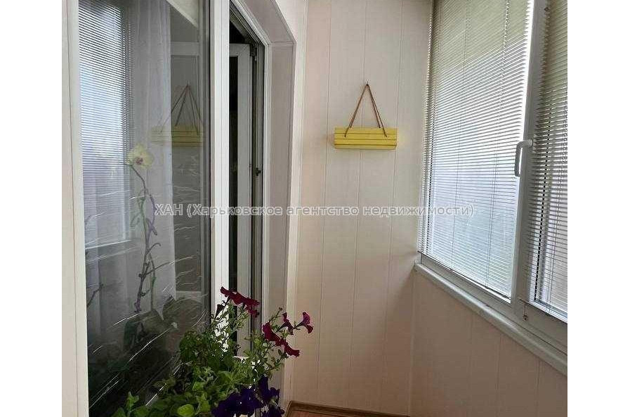 Продам квартиру, Победы просп. , 3 кім., 65 м², евроремонт 