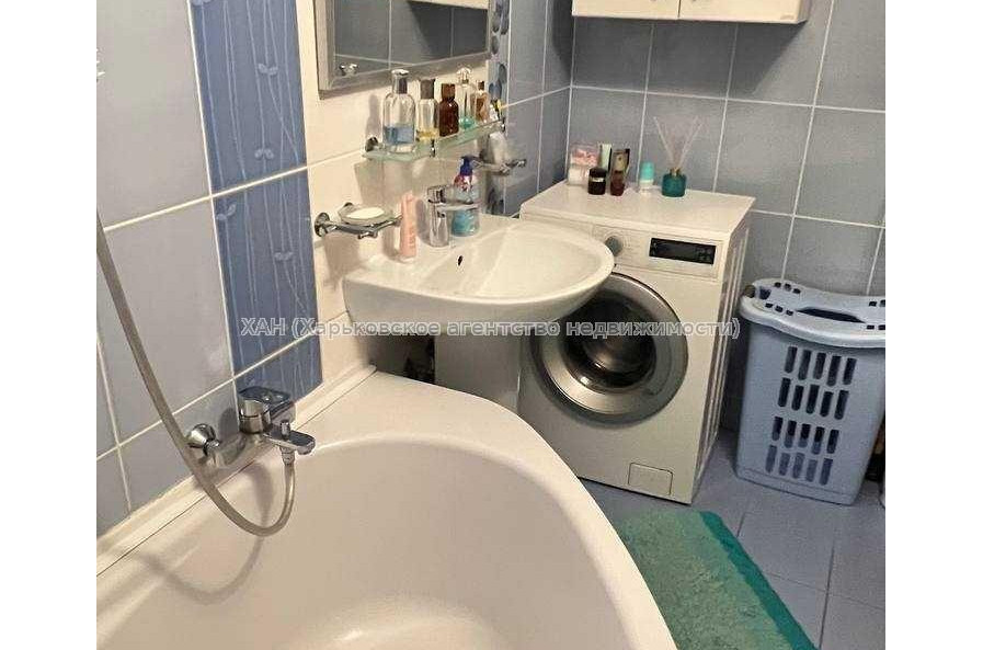 Продам квартиру, Победы просп. , 3 кім., 65 м², евроремонт 