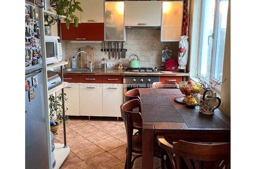 Продам квартиру, Победы просп. , 3 кім., 65 м², евроремонт 