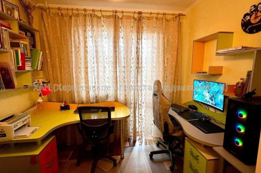 Продам квартиру, Победы просп. , 3 кім., 65 м², евроремонт 