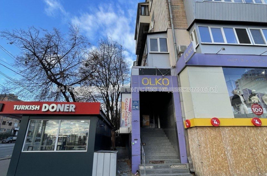 Сдам нежилую недвижимость, помещение свободного назначения , 6  ком., 135 м², капитальный ремонт 