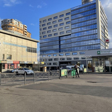 Сдам нежилую недвижимость, помещение свободного назначения , 6  ком., 135 м², капитальный ремонт 