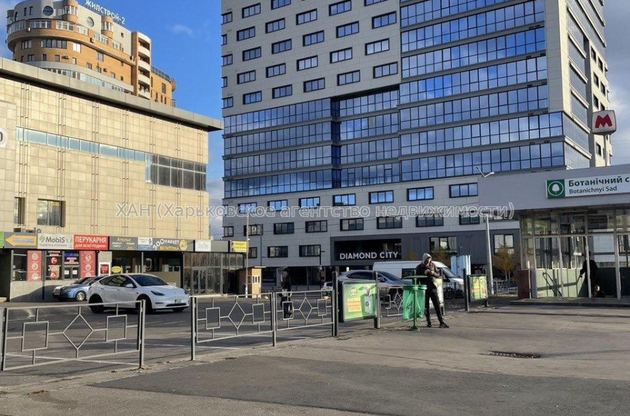 Сдам нежилую недвижимость, помещение свободного назначения , 6  ком., 135 м², капитальный ремонт 