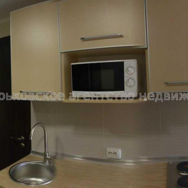 Продам квартиру, Хмельницкого Богдана ул. , 1  ком., 27 м², евроремонт 