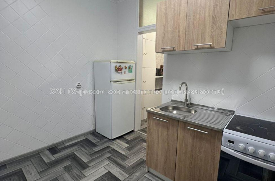 Продам квартиру, Каденюка ул. , 1  ком., 38.50 м², советский ремонт 