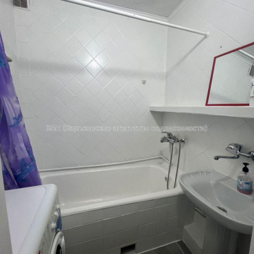 Продам квартиру, Каденюка ул. , 1  ком., 38.50 м², советский ремонт 