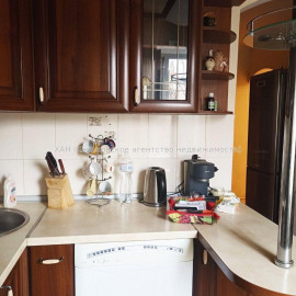 Продам квартиру, Лопанская ул. , 2 кім., 57.90 м², капитальный ремонт