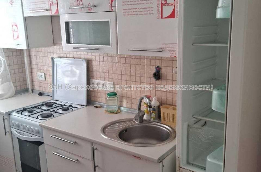 Продам квартиру, Валентиновская ул. , 2  ком., 46.80 м², частичный ремонт 