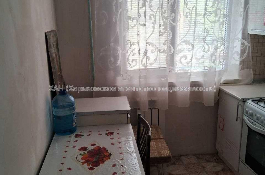 Продам квартиру, Валентиновская ул. , 2  ком., 46.80 м², частичный ремонт 