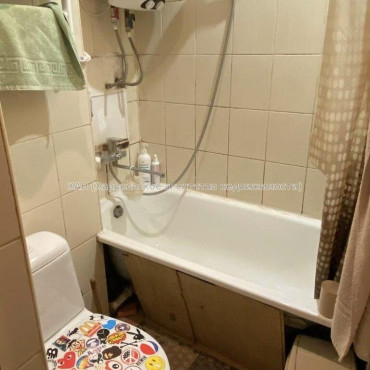 Продам квартиру, Локомотивная ул. , 1 кім., 18 м², косметический ремонт 