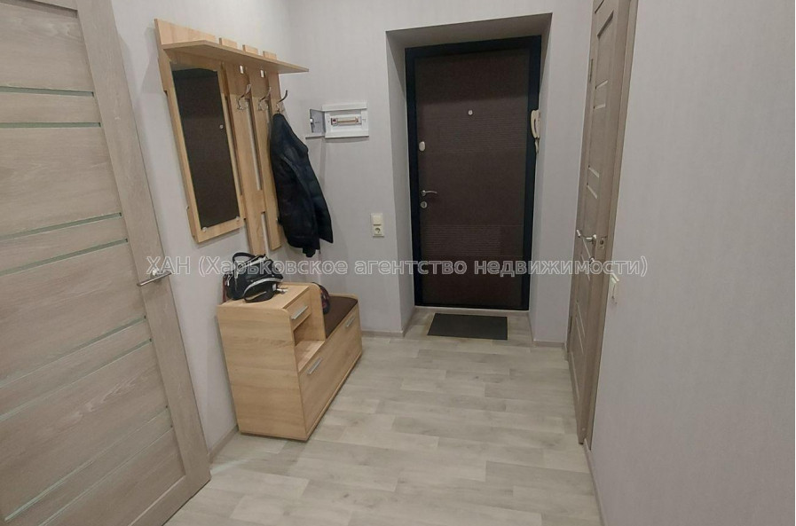 Продам квартиру, Домостроительная ул. , 13 , 1 кім., 37 м², евроремонт 