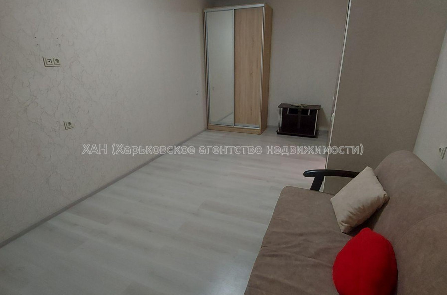 Продам квартиру, Домостроительная ул. , 13 , 1 кім., 37 м², евроремонт 