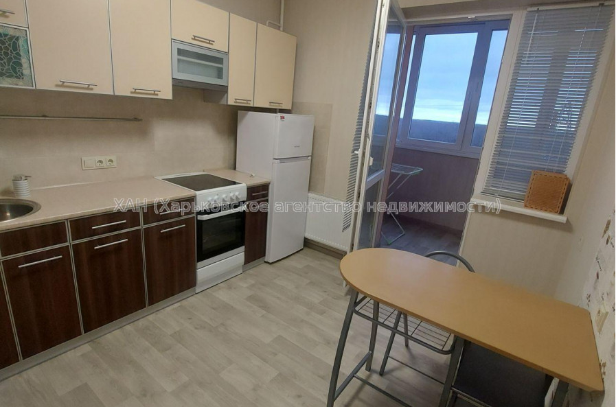 Продам квартиру, Домостроительная ул. , 13 , 1 кім., 37 м², евроремонт 