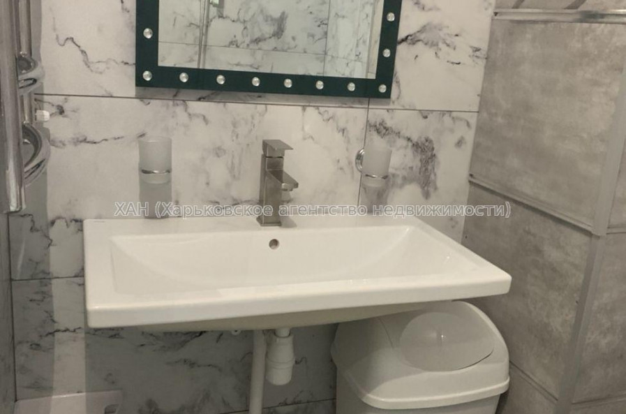 Продам квартиру, Ахсарова Энвера ул. , 4  ком., 81.50 м², авторский дизайн 