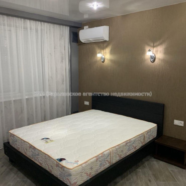 Продам квартиру, Ахсарова Энвера ул. , 4  ком., 81.50 м², авторский дизайн 