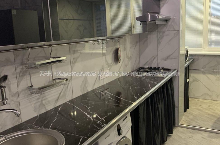 Продам квартиру, Ахсарова Энвера ул. , 4  ком., 81.50 м², авторский дизайн 