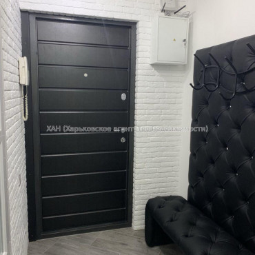 Продам квартиру, Ахсарова Энвера ул. , 4  ком., 81.50 м², авторский дизайн 