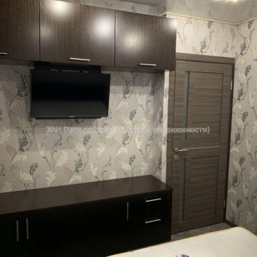 Продам квартиру, Ахсарова Энвера ул. , 4  ком., 81.50 м², авторский дизайн 