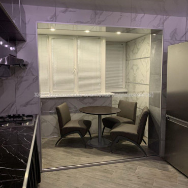 Продам квартиру, Ахсарова Энвера ул. , 4  ком., 81.50 м², авторский дизайн 