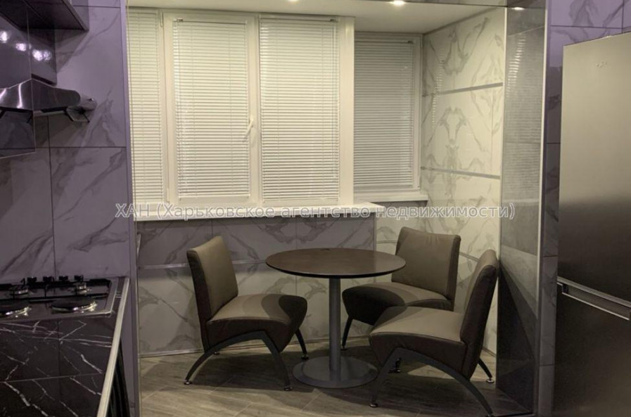 Продам квартиру, Ахсарова Энвера ул. , 4  ком., 81.50 м², авторский дизайн 