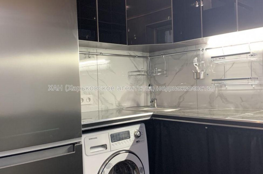 Продам квартиру, Ахсарова Энвера ул. , 4  ком., 81.50 м², авторский дизайн 