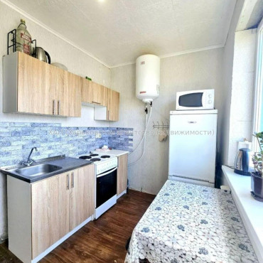 Продам квартиру, Гвардейцев Широнинцев ул. , 2  ком., 28 м², косметический ремонт 