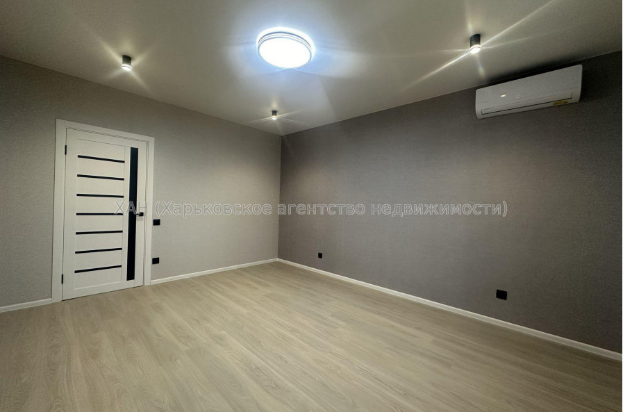 Продам квартиру, Борткевича ул. , 11 , 1 кім., 42.75 м², евроремонт 